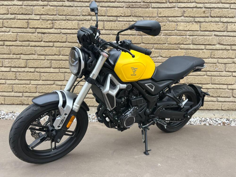 Voge Trofeo 350AC (2022 - 26) (3)