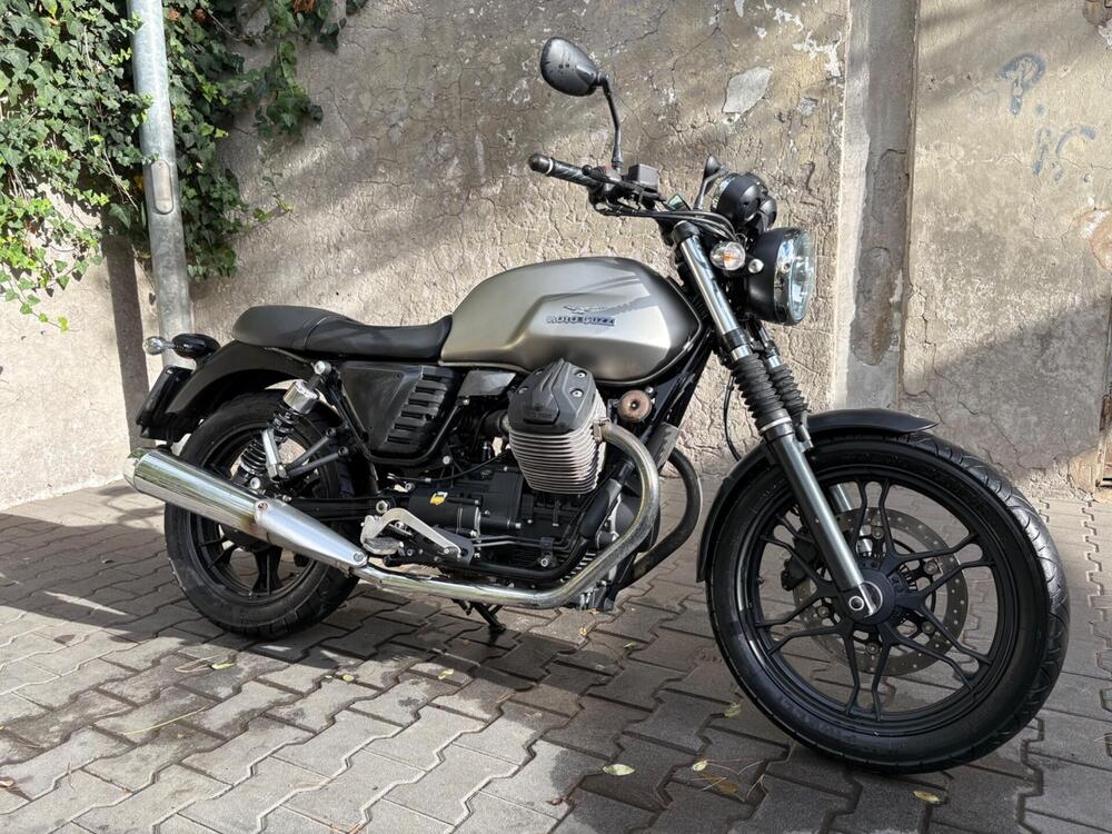 Moto Guzzi V7 II Stone (2015 - 17)