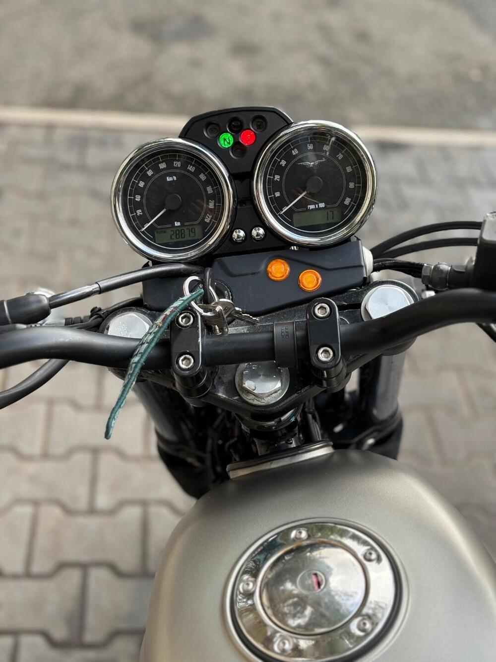 Moto Guzzi V7 II Stone (2015 - 17) (4)