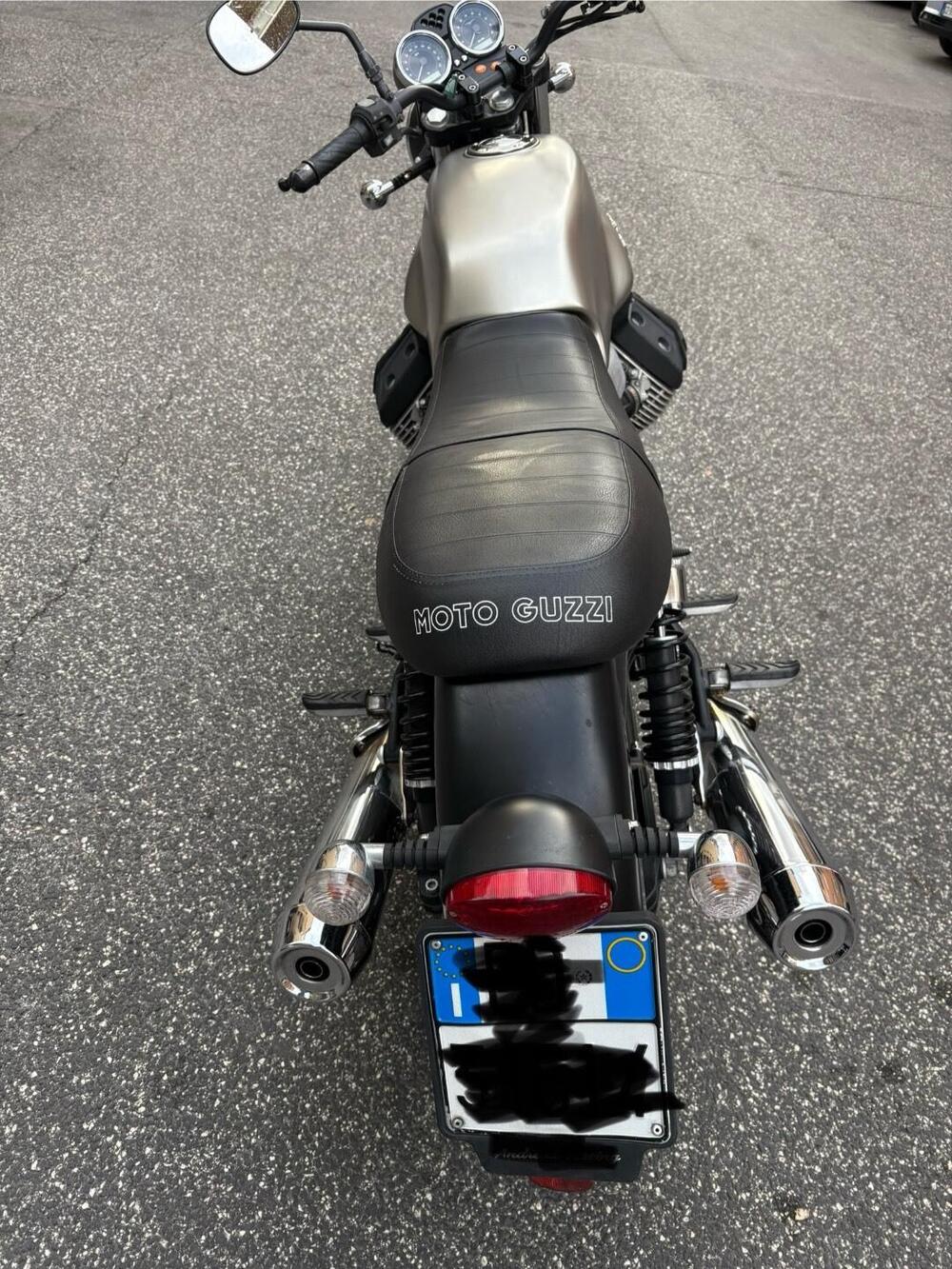 Moto Guzzi V7 II Stone (2015 - 17) (5)