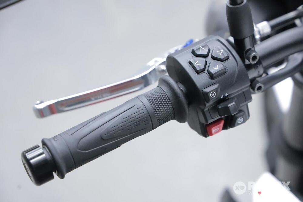 Triumph Street Triple 765 R (2023 - 26) (11)