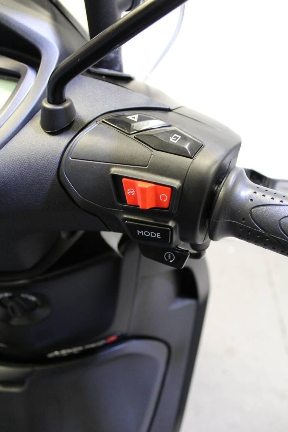 Piaggio Beverly 400 S (2025 - 26) (10)