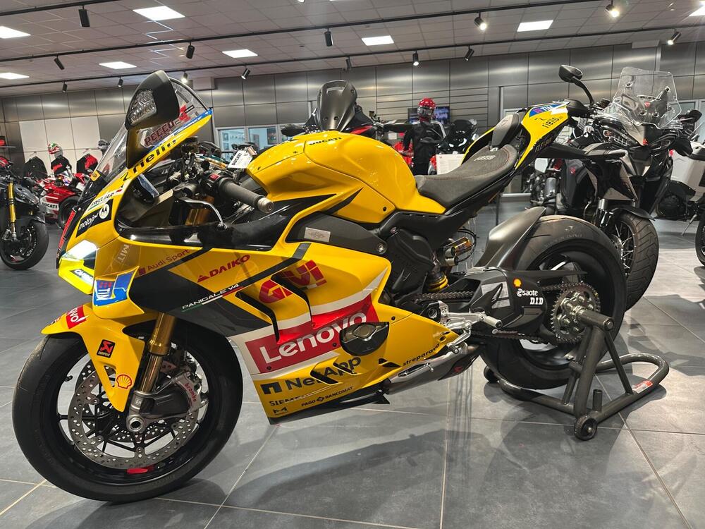 Ducati Panigale V4 Bagnaia 2023 World Champion Replica (2024) (3)