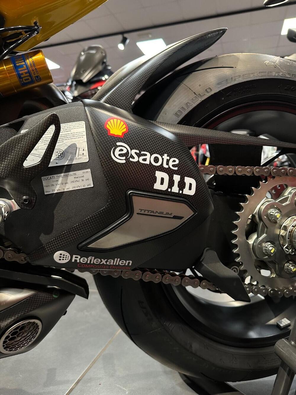 Ducati Panigale V4 Bagnaia 2023 World Champion Replica (2024) (9)