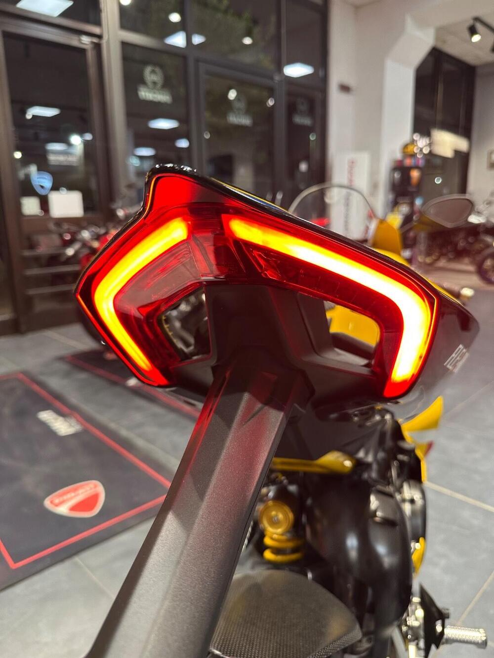 Ducati Panigale V4 Bagnaia 2023 World Champion Replica (2024) (13)