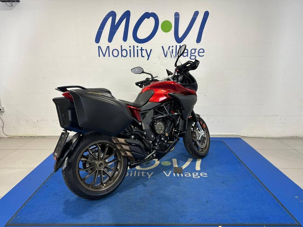 MV Agusta Turismo Veloce 800 Lusso SCS (2021 - 25) (2)