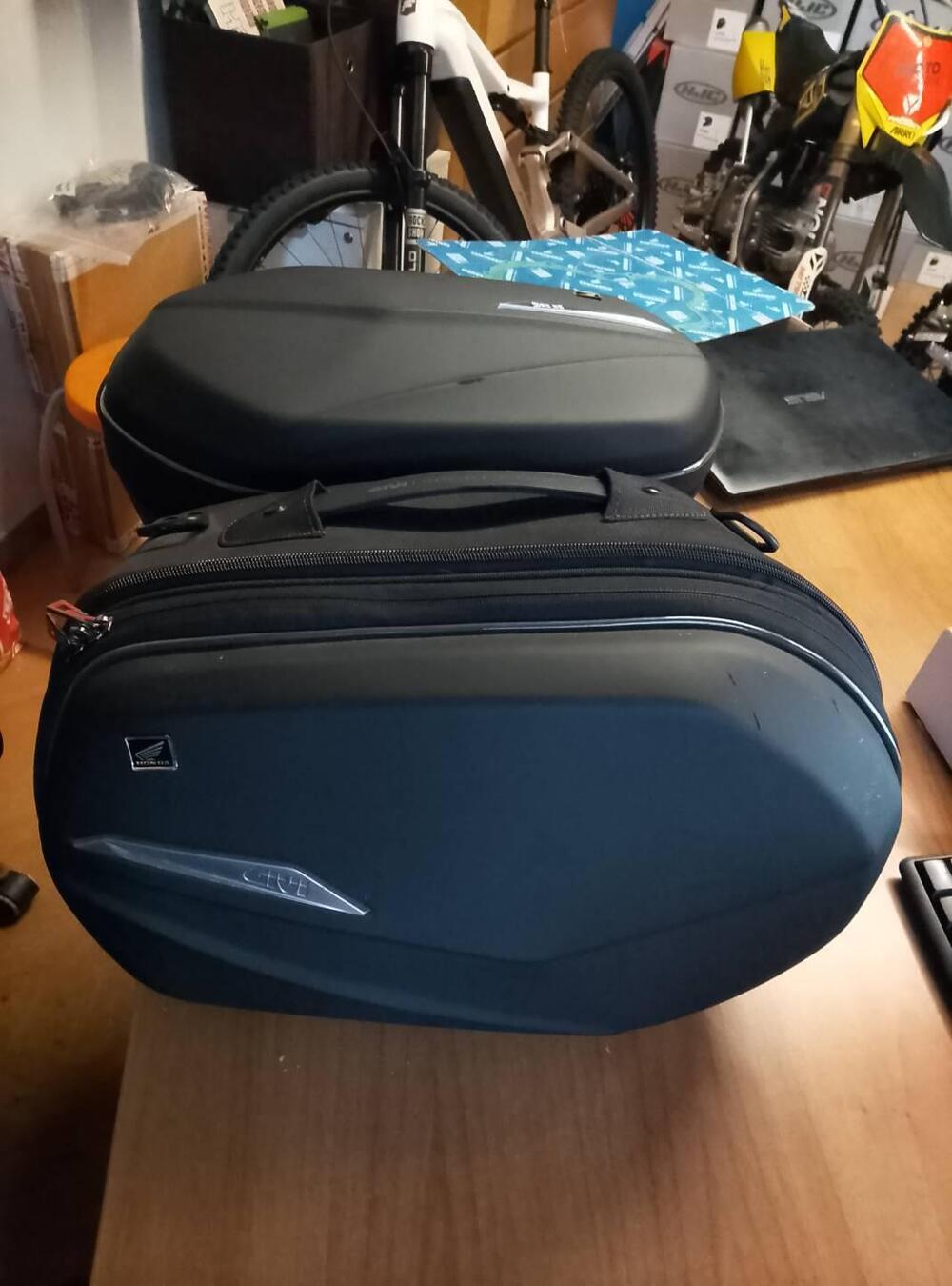 Coppia bauletti Givi Sportline (3)