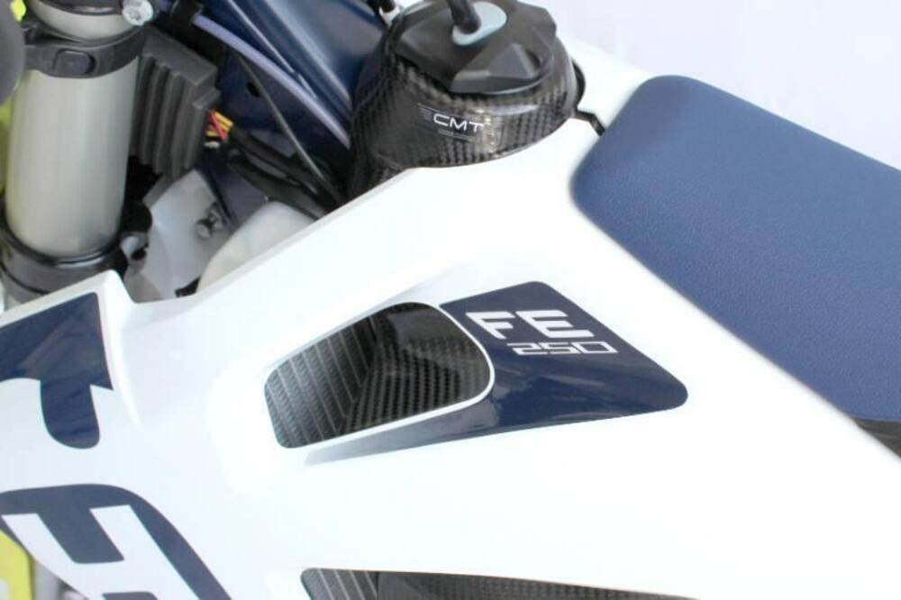 Cover serbatoio inf.e sup. CMT per Husqvarna FE 25 (7)