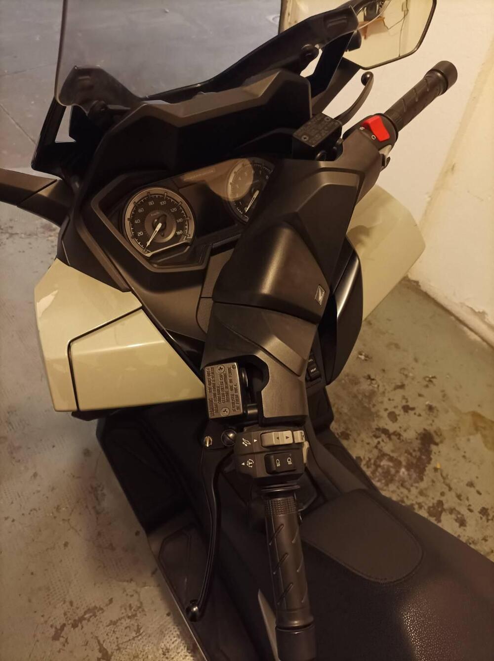 Honda Forza 350 (2022 - 24) (11)