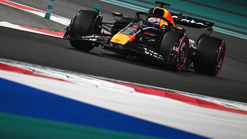 F1. Con la pole ad Abu Dhabi, Max Verstappen cercher&agrave; di prendersi di forza il mondiale che merita