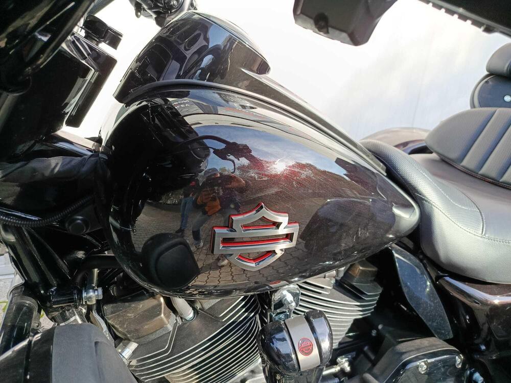 Harley-Davidson 117 CVO Tri Glide (2022) - FLHTCUTGSE_AF (11)