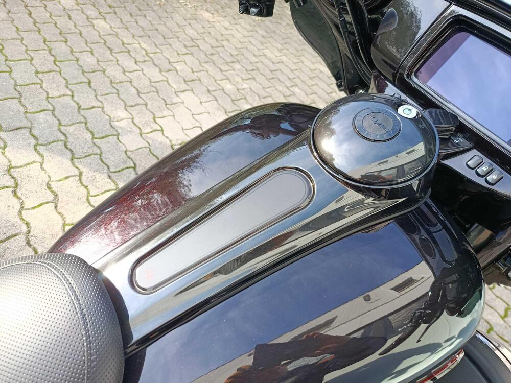 Harley-Davidson 117 CVO Tri Glide (2022) - FLHTCUTGSE_AF (9)