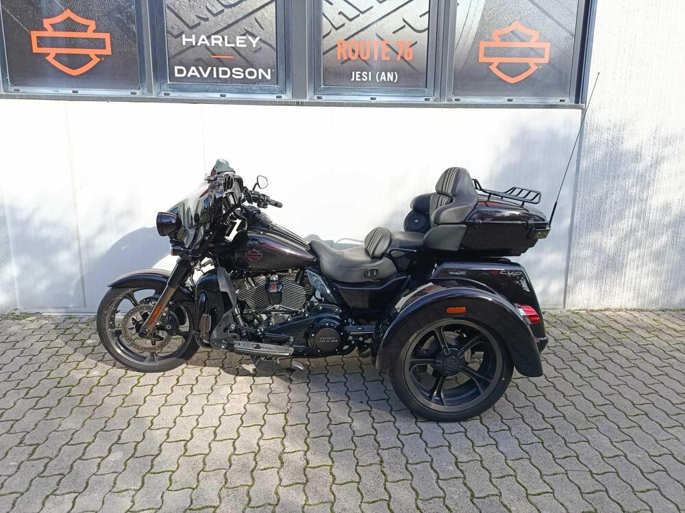 Harley-Davidson 117 CVO Tri Glide (2022) - FLHTCUTGSE_AF (14)