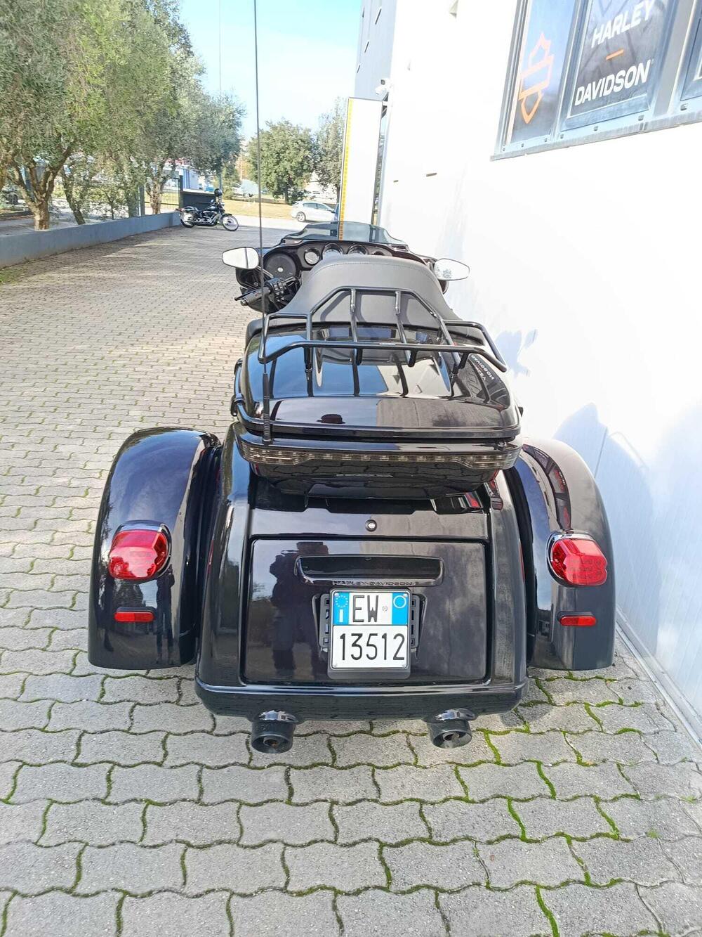 Harley-Davidson 117 CVO Tri Glide (2022) - FLHTCUTGSE_AF (15)