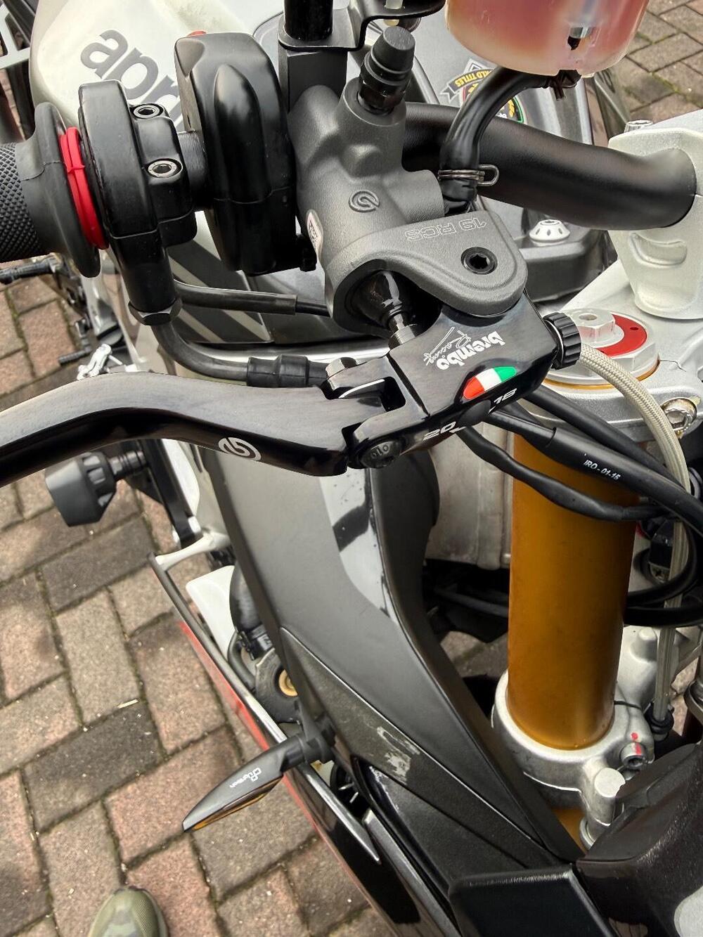 Aprilia Tuono V4 RR (2015 - 17) (3)