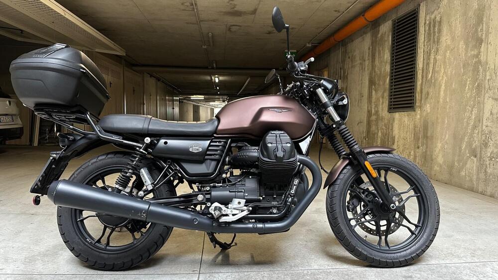 Moto Guzzi V7 III Stone Night Pack (2019 - 20)