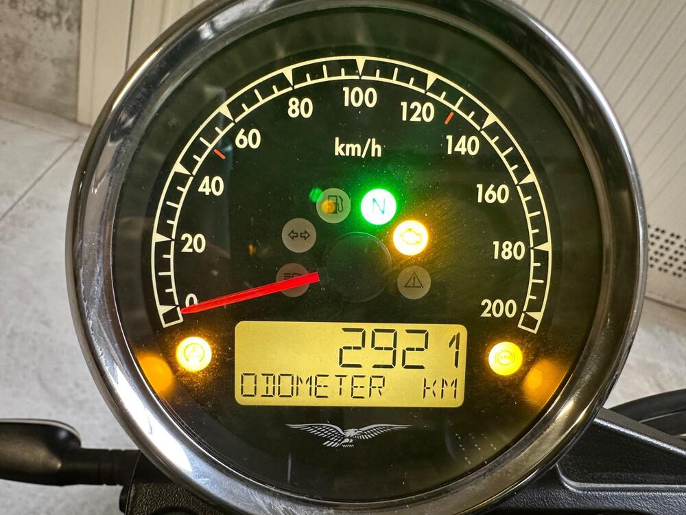 Moto Guzzi V7 III Stone Night Pack (2019 - 20) (9)