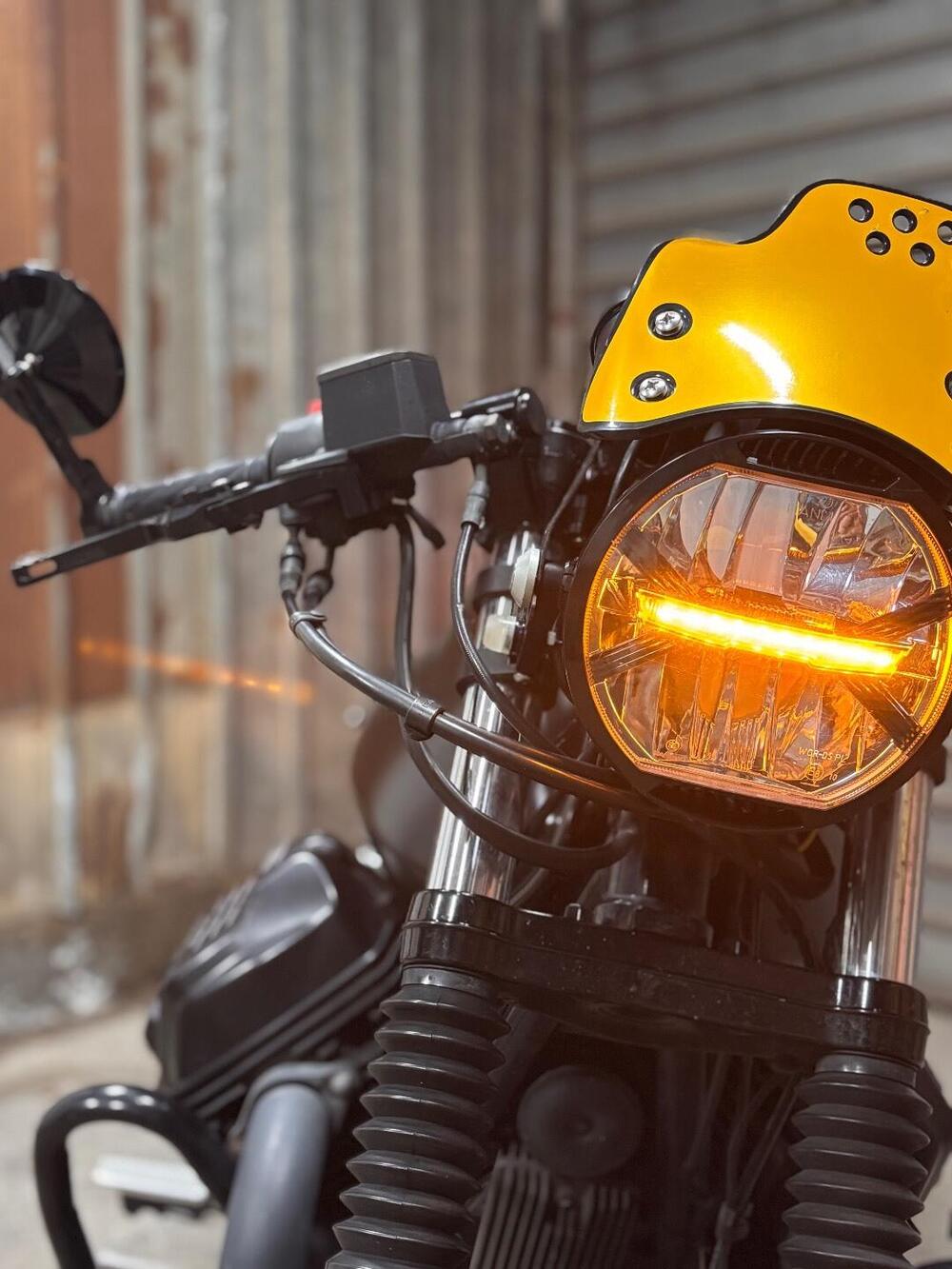 Moto Guzzi V7 III Stone (2017 - 20) (5)