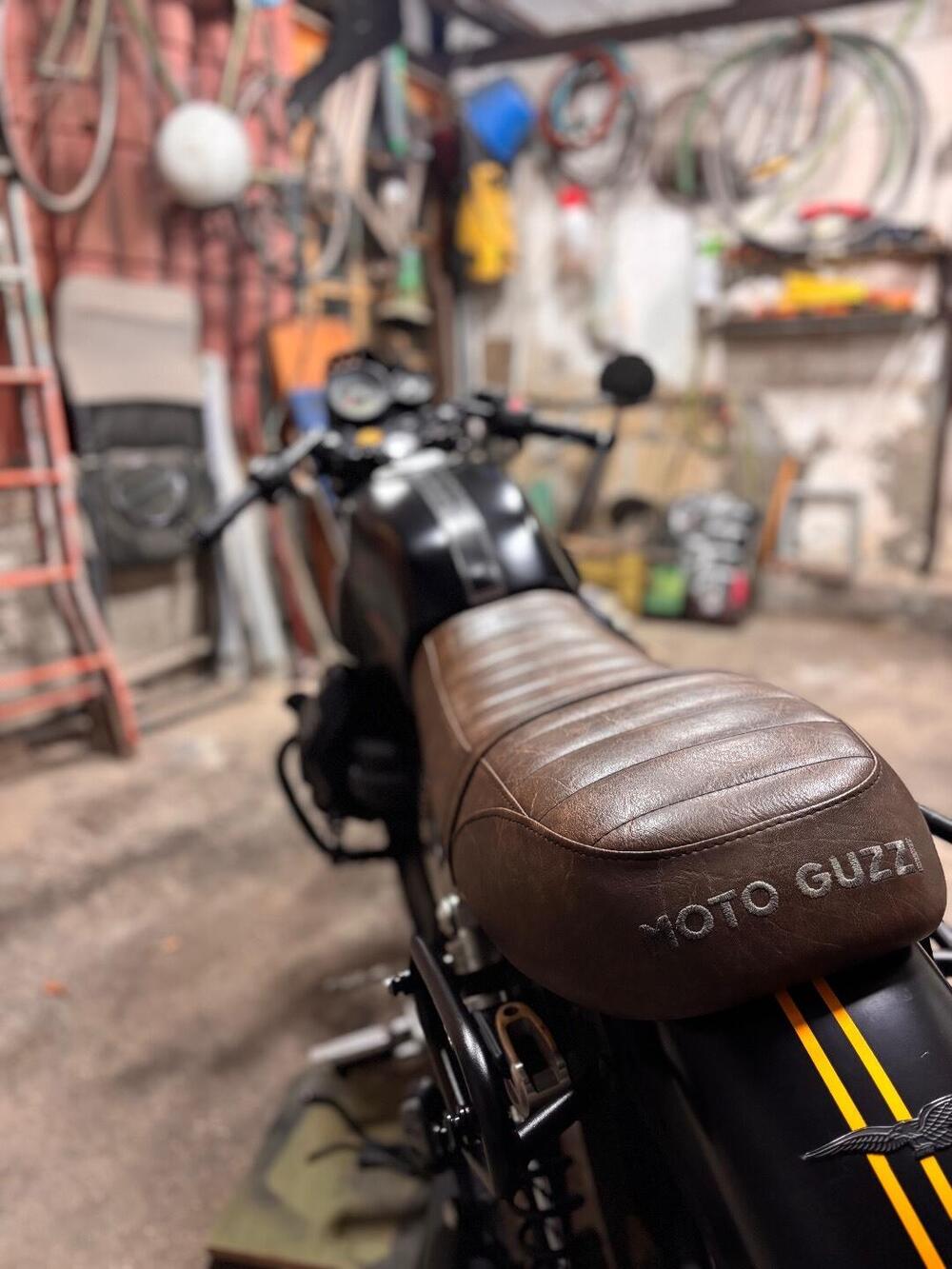 Moto Guzzi V7 III Stone (2017 - 20) (8)