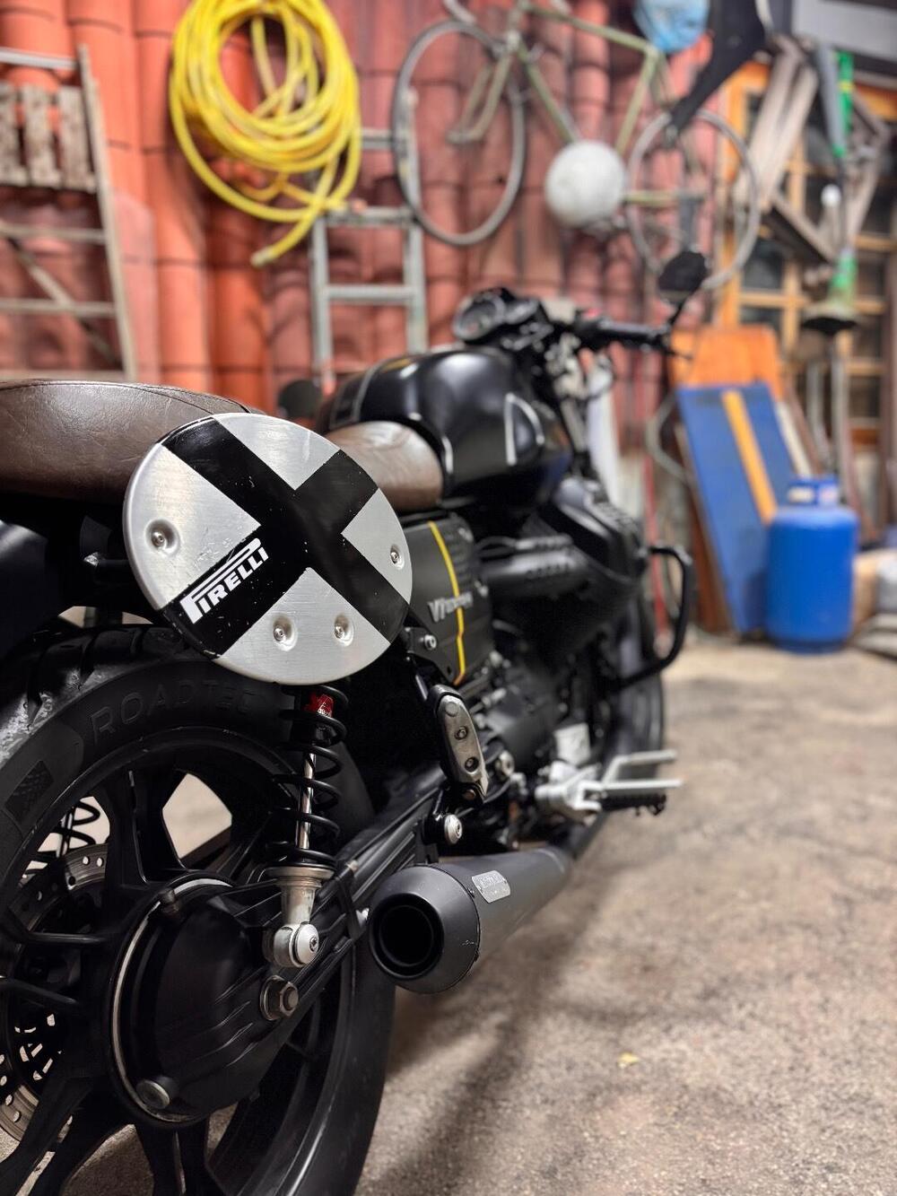 Moto Guzzi V7 III Stone (2017 - 20) (12)