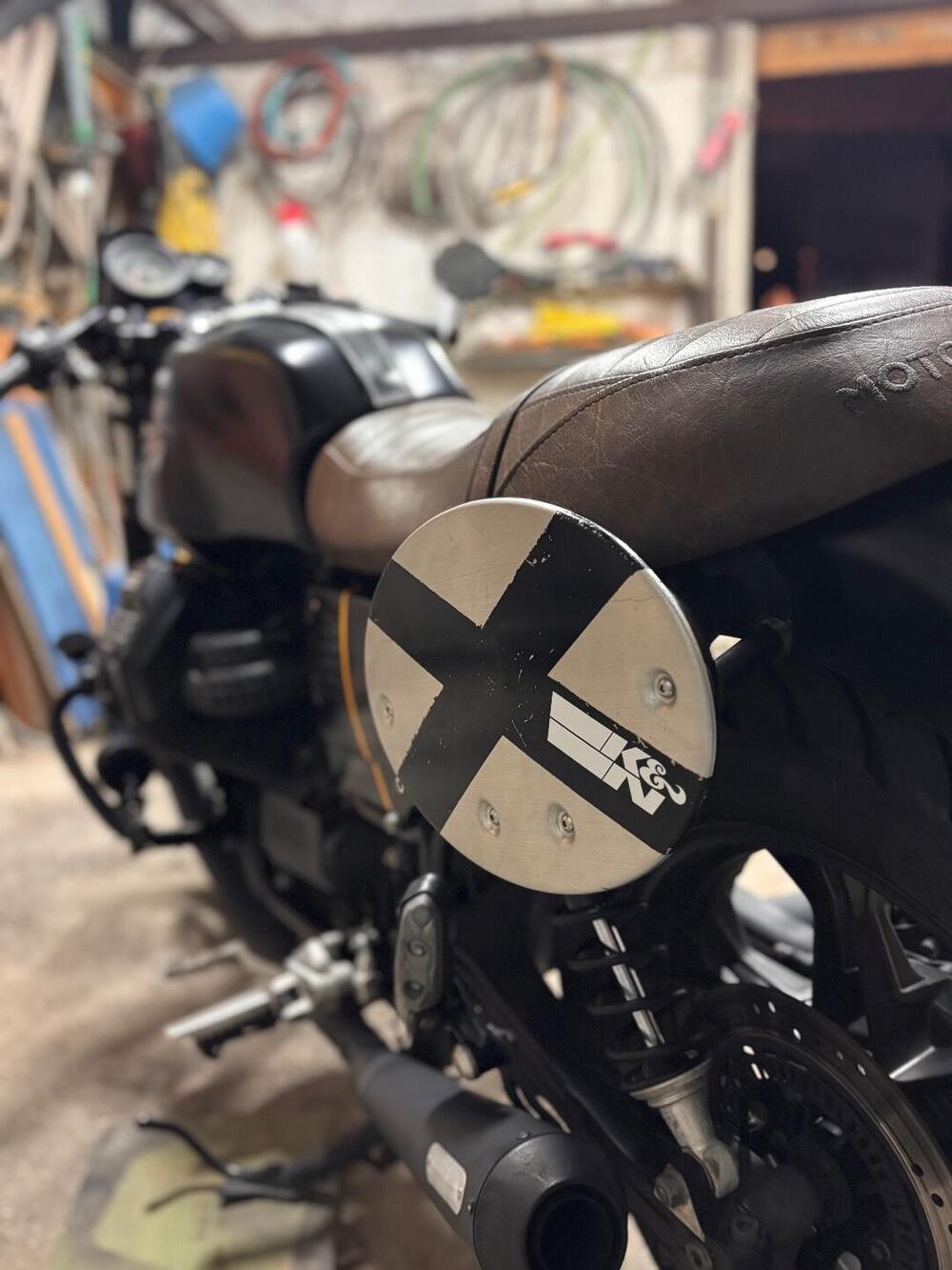 Moto Guzzi V7 III Stone (2017 - 20) (13)