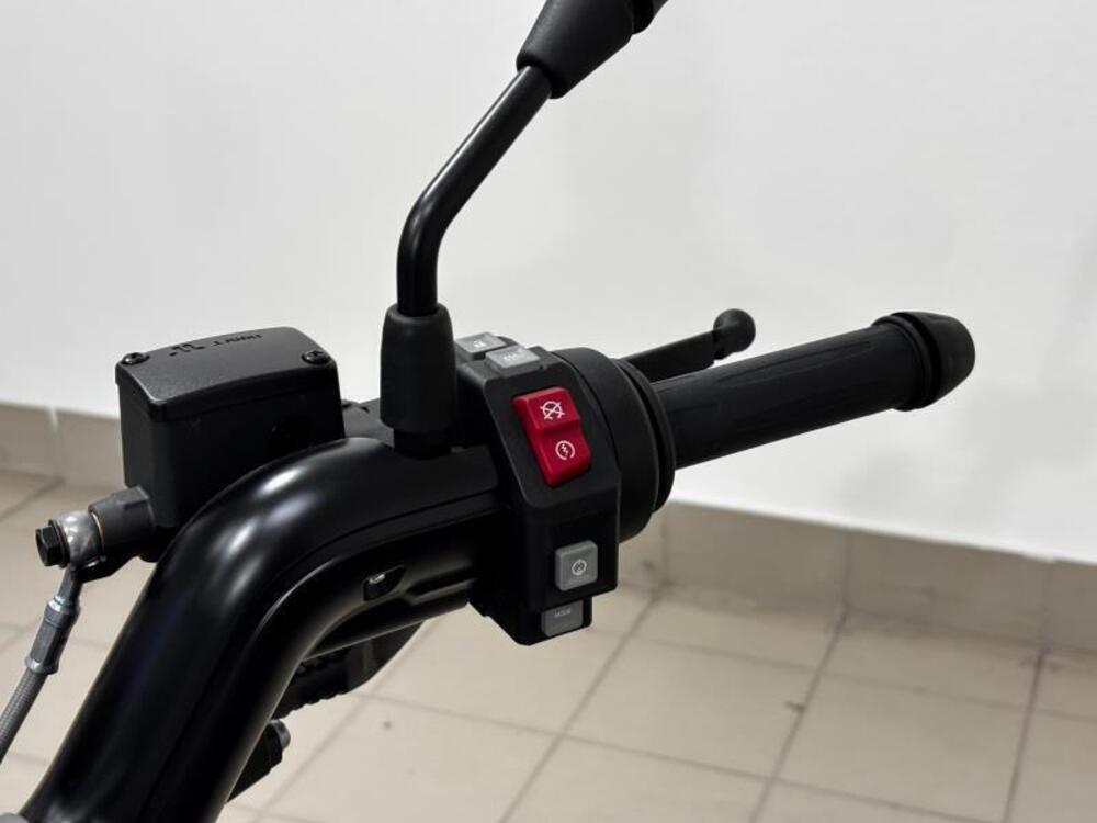 Bmw CE 02 AM (2024 - 25) (11)