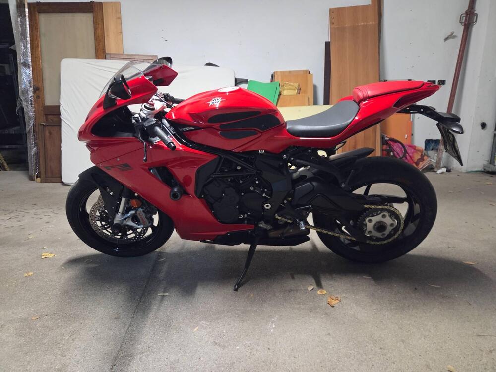 MV Agusta F3 800 Rosso (2021 - 23) (2)