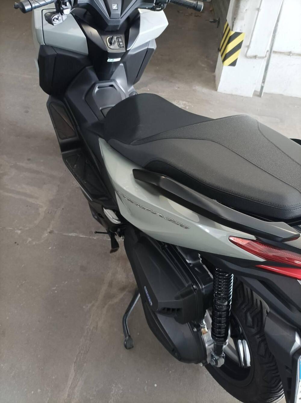 Honda Forza 350 (2022 - 24) (16)