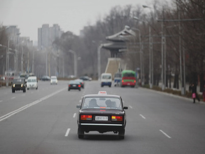 Il boom automobilistico della Corea del Nord: i cittadini di Kim comprano pi&ugrave; auto che mai. Ecco quali e come fanno