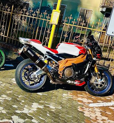 Aprilia Tuono 1000 R Factory (2006 - 11) usata