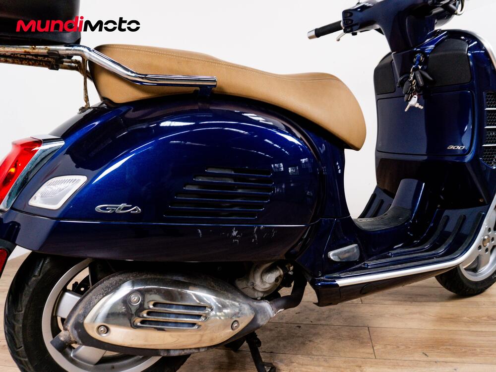 Vespa GTS 300 Hpe Touring (2019) (4)