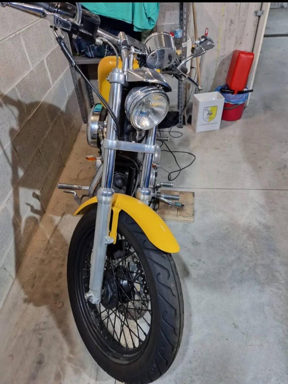 Harley-Davidson 883 Custom (1998 - 00) - XL 53C (2)