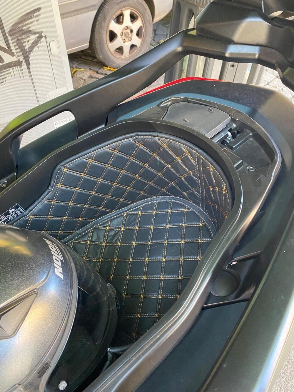 Yamaha X-Max 300 Tech Max (2021 - 24) (7)