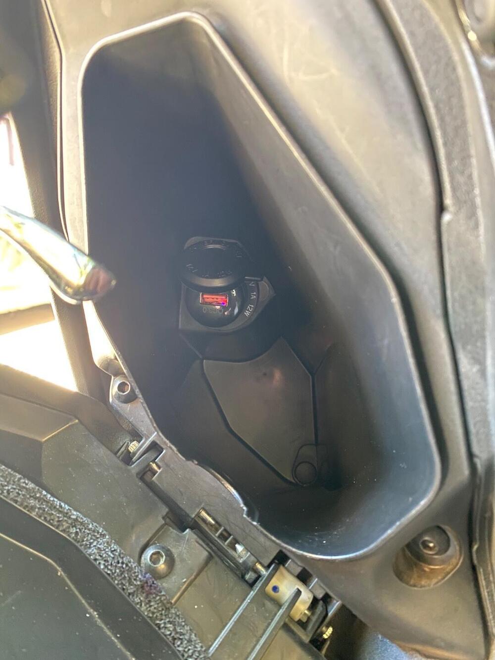 Yamaha X-Max 300 Tech Max (2021 - 24) (8)