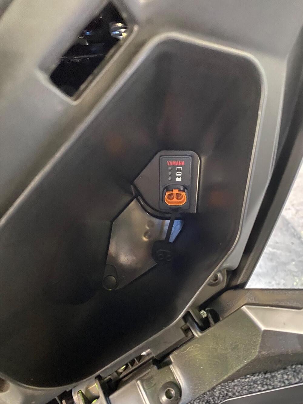 Yamaha X-Max 300 Tech Max (2021 - 24) (9)