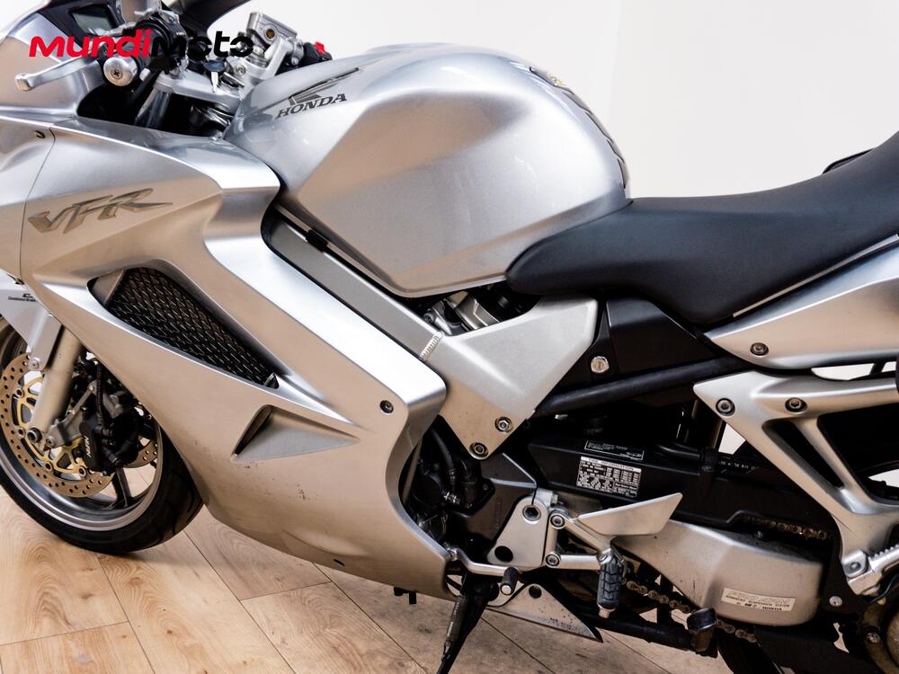 Honda VFR 800 (2002 - 05) (10)