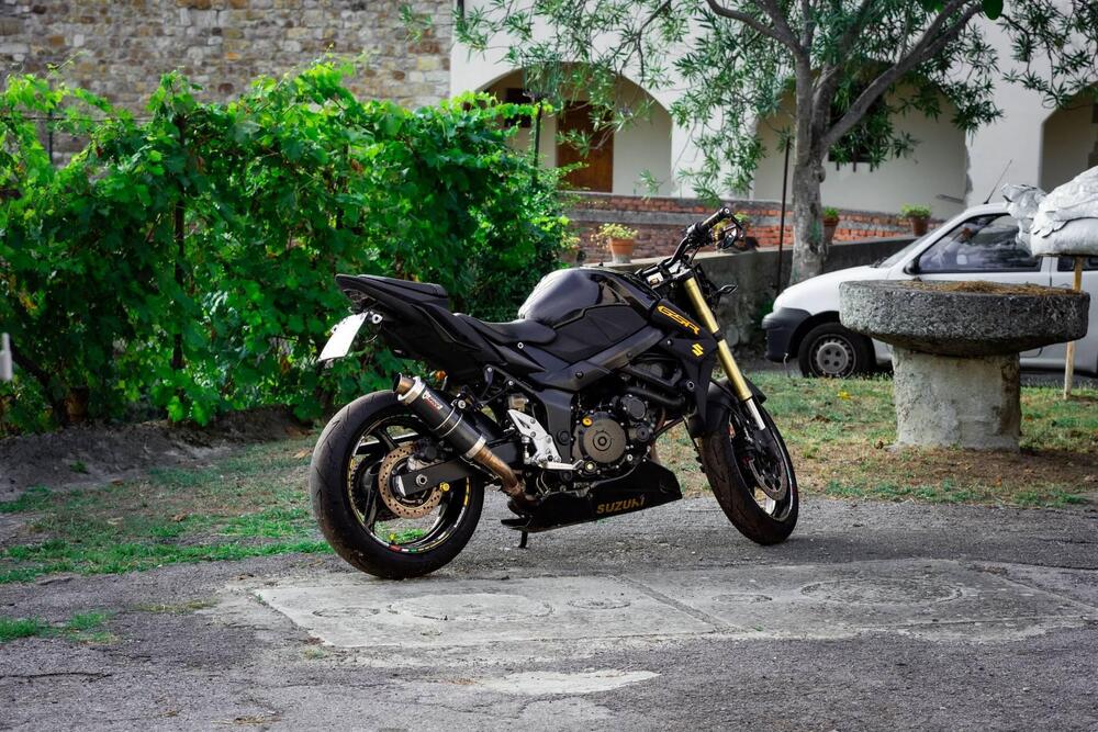 Suzuki GSR 750 (2010 - 15) (3)