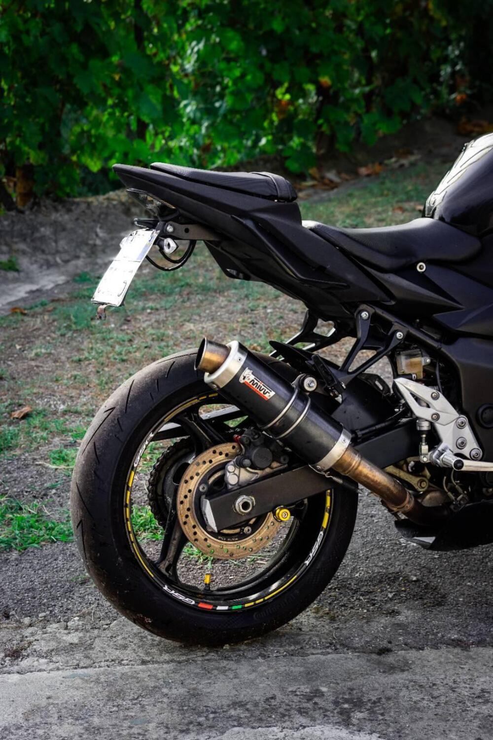 Suzuki GSR 750 (2010 - 15) (4)