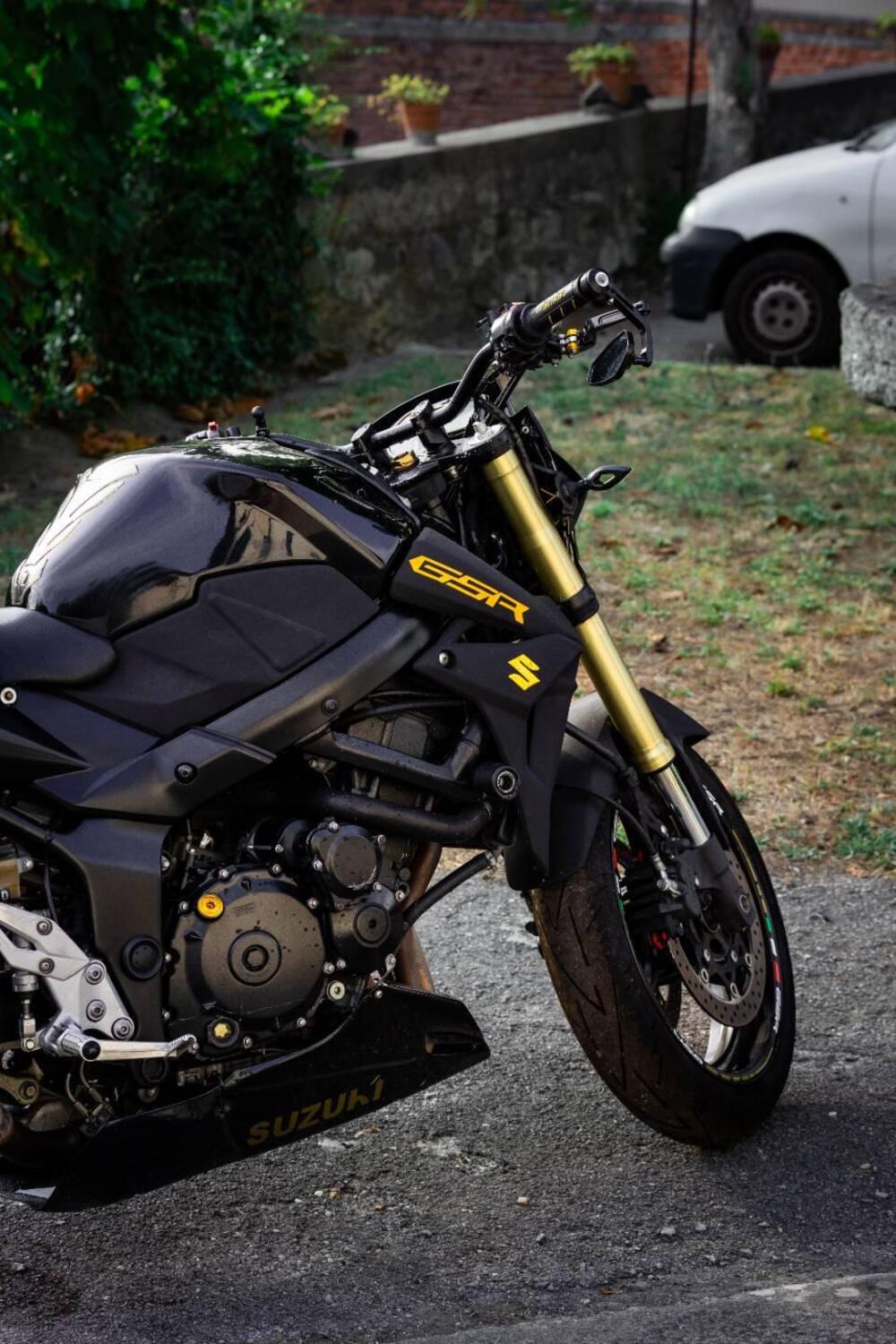 Suzuki GSR 750 (2010 - 15) (5)