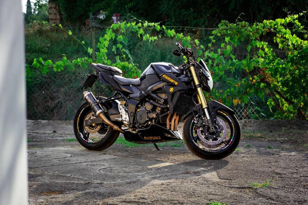 Suzuki GSR 750 (2010 - 15) (6)