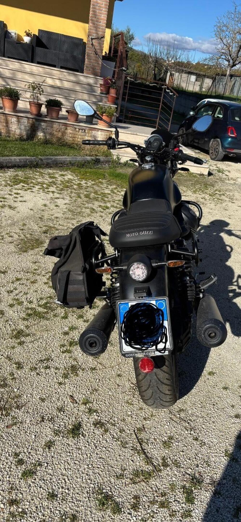 Moto Guzzi V7 Stone (2021 - 24) (5)
