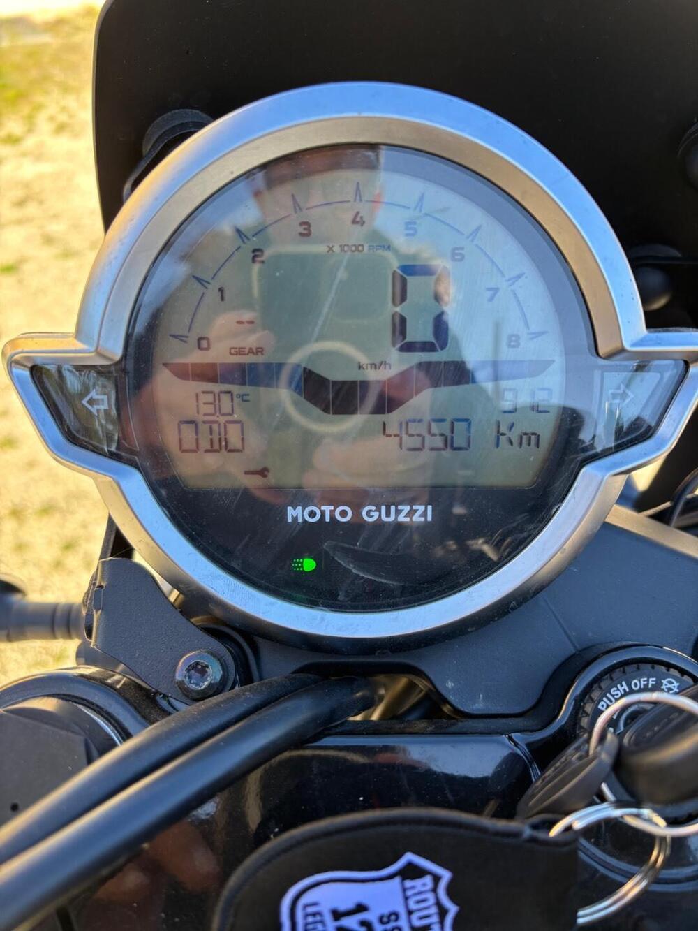 Moto Guzzi V7 Stone (2021 - 24) (4)