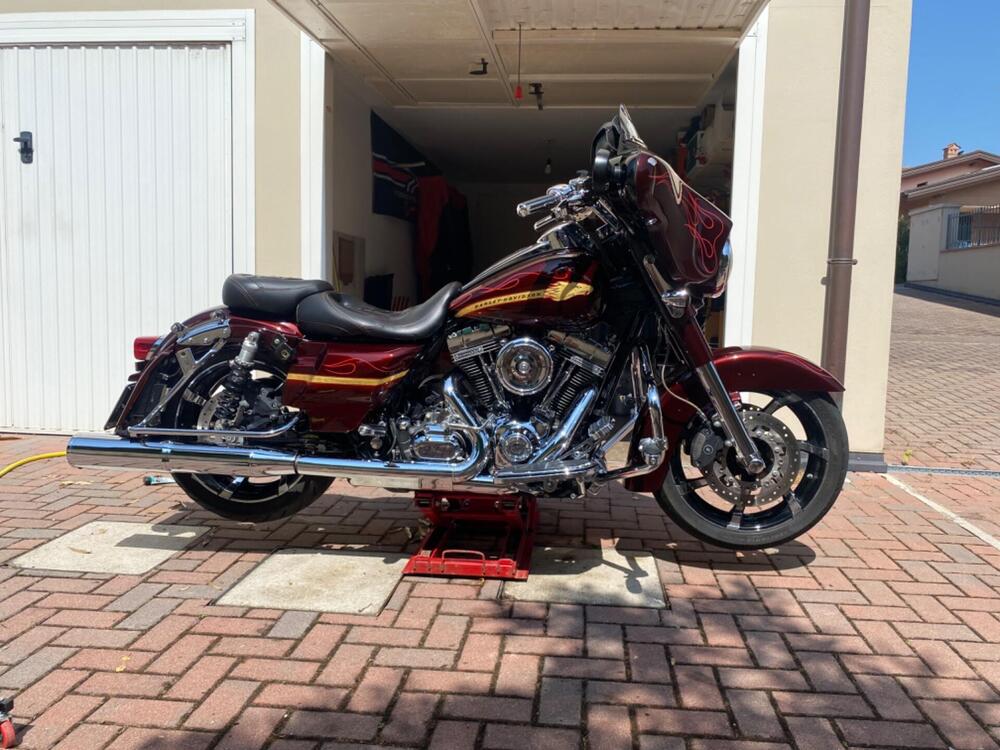 Harley-Davidson 1800 Street Glide (2010 - 11) - FLHXSE (5)