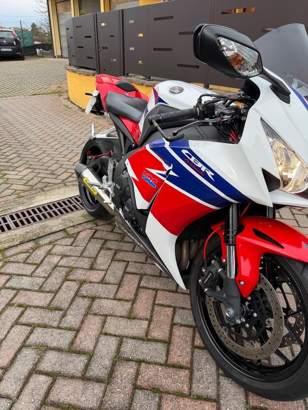 Honda CBR 1000 RR Fireblade (2012 - 16) (4)