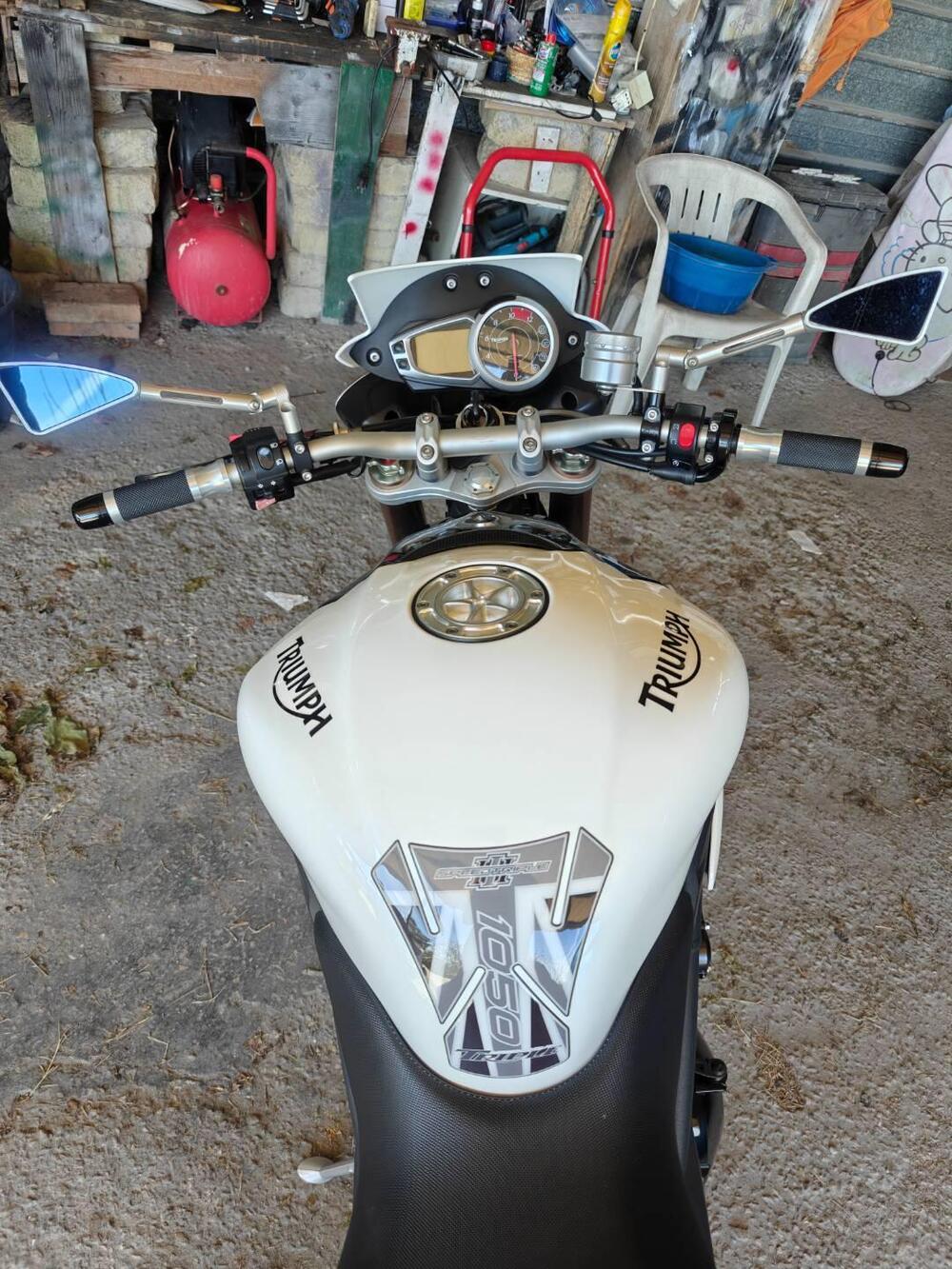 Triumph Speed Triple 1050 ABS (2011 - 15) (3)