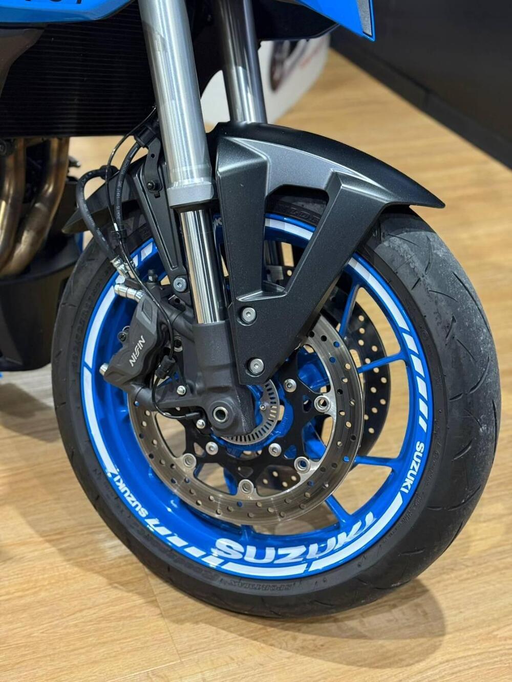 Suzuki GSX-8S (2023 - 24) (14)