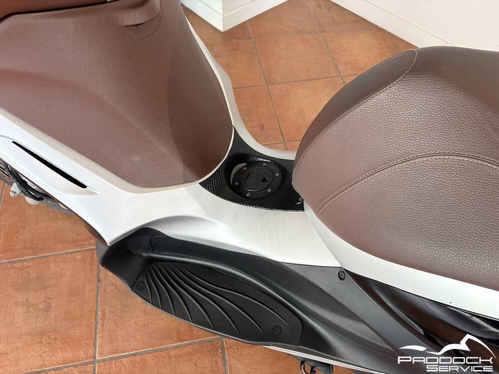 Piaggio Beverly 300 i.e. ABS-ASR (2016 - 20) (9)