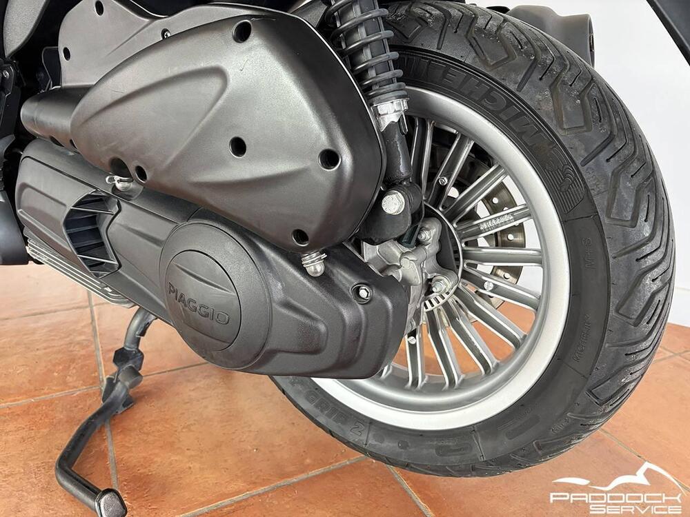 Piaggio Beverly 300 i.e. ABS-ASR (2016 - 20) (11)