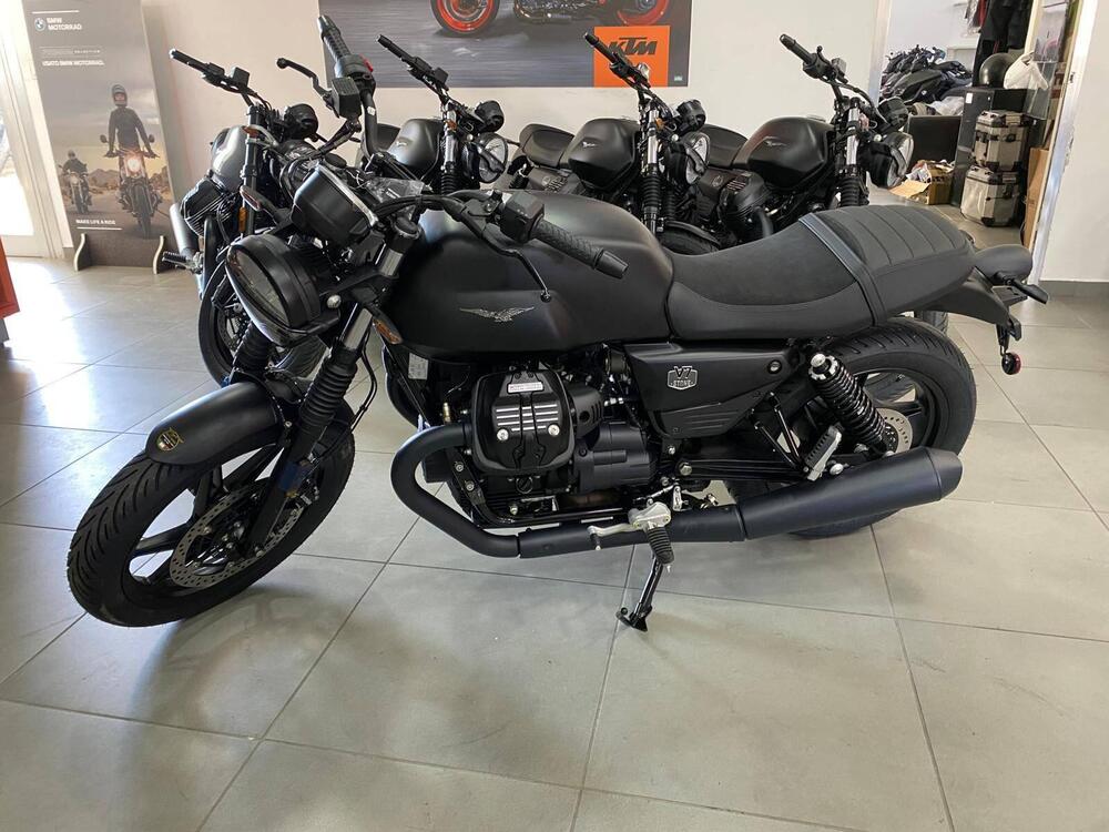 Moto Guzzi V7 Stone (2025 - 26) (2)