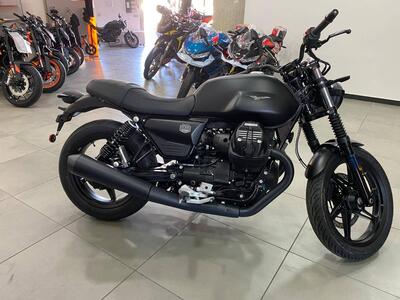Moto Guzzi V7 Stone (2025) nuova